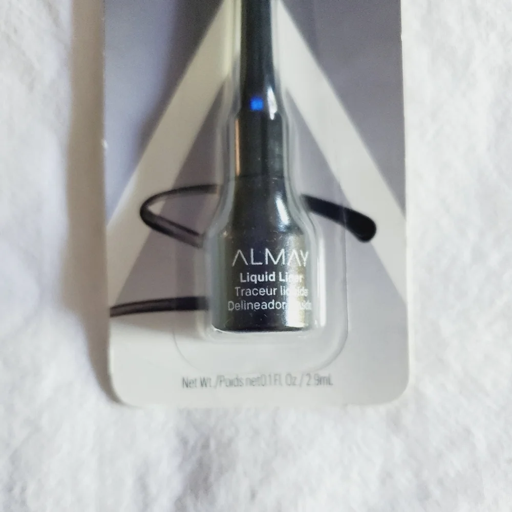 LAST ONE🔥 Almay Liquid Eyeliner, Flexible Tip - Black 221